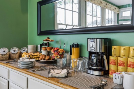 Parker Guest House - Breakfast Bar